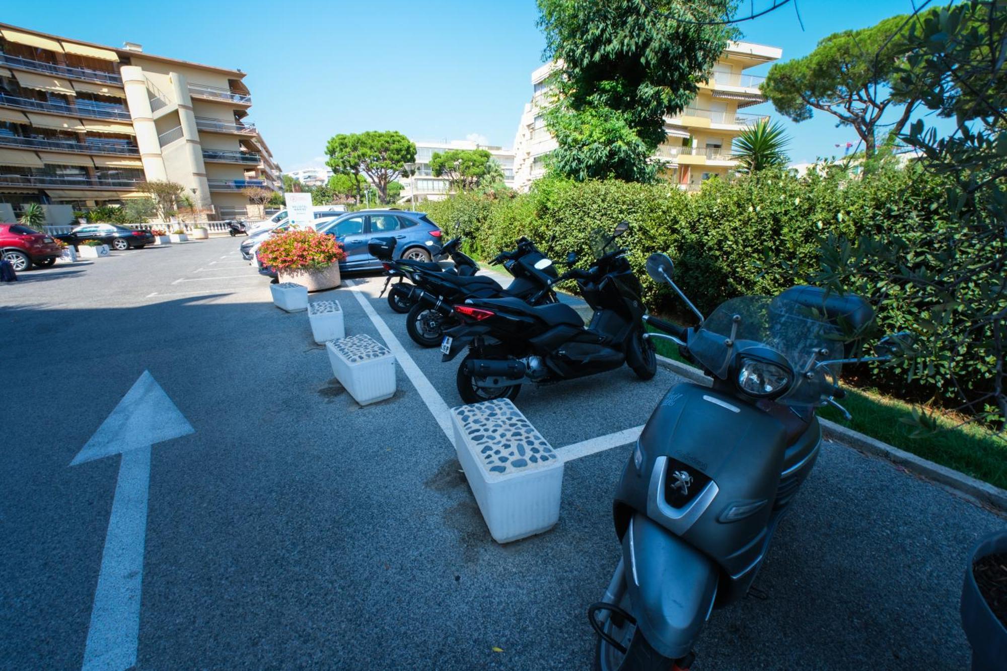 Villa Bono Jacuzzi & Spa Saint-Laurent-du-Var Exterior photo