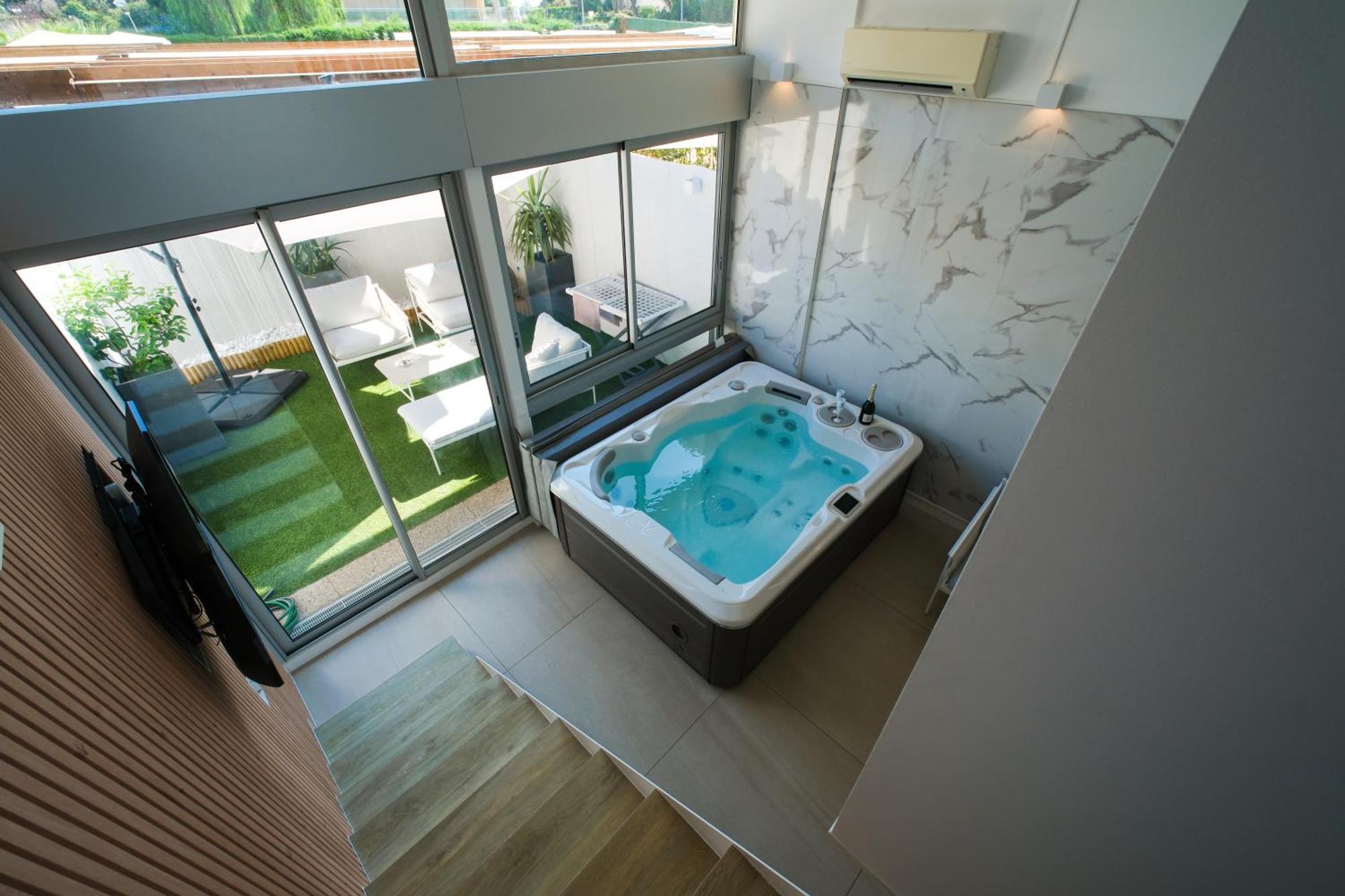 Villa Bono Jacuzzi & Spa Saint-Laurent-du-Var Exterior photo