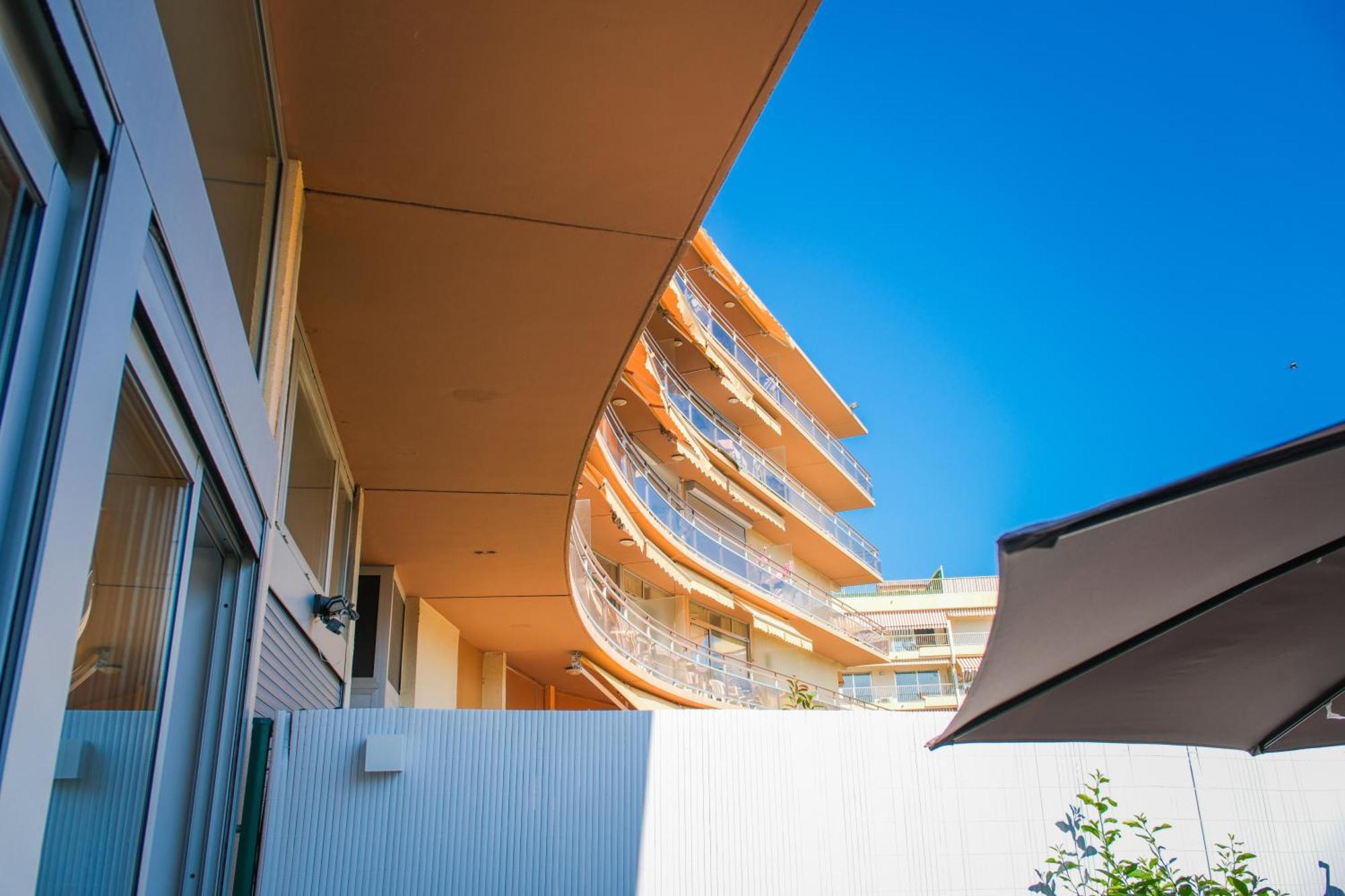 Villa Bono Jacuzzi & Spa Saint-Laurent-du-Var Exterior photo