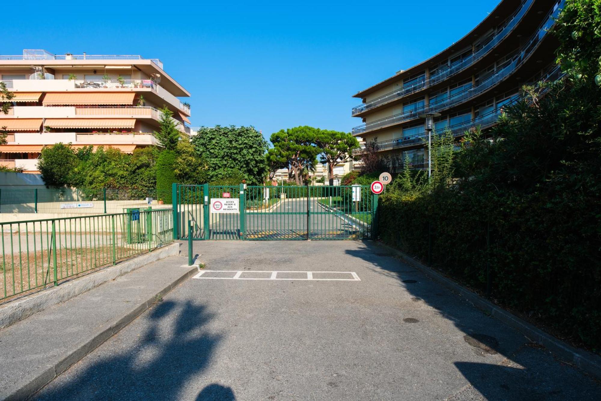 Villa Bono Jacuzzi & Spa Saint-Laurent-du-Var Exterior photo