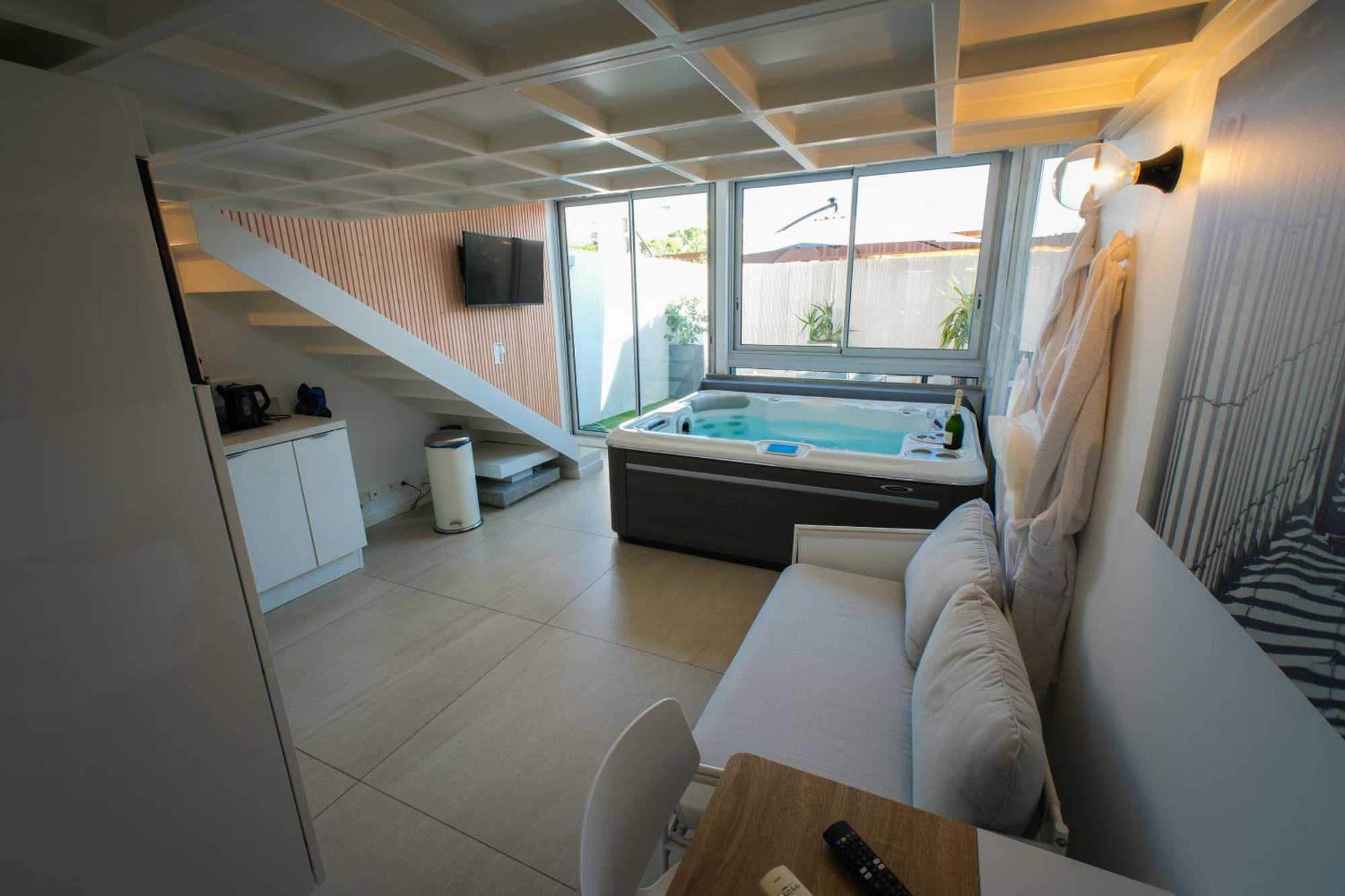 Villa Bono Jacuzzi & Spa Saint-Laurent-du-Var Exterior photo
