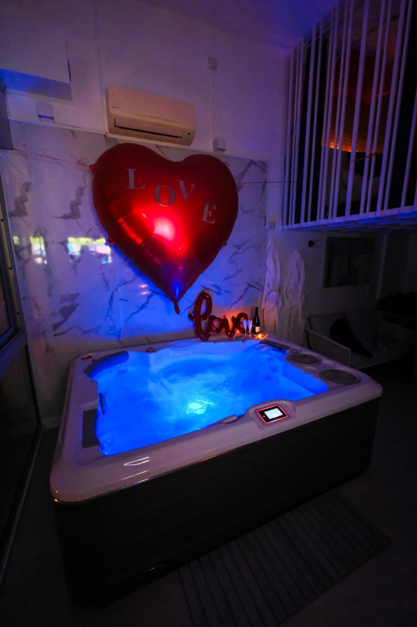 Villa Bono Jacuzzi & Spa Saint-Laurent-du-Var Exterior photo
